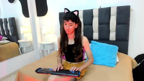 loverisu online show from March 1, 2025, 8:42 pm