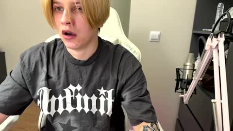 Snapshot of loverria chatting on April 3, 2026, 11:30 am loverria online show from April 3, 2026, 11:30 am