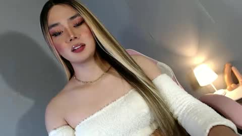 lovers moon22 online show from December 16, 2024, 9:52 pm