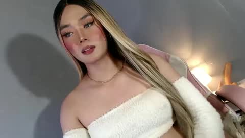 lovers moon22 online show from January 25, 2025, 12:59 am