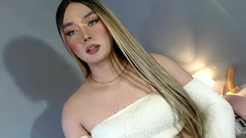 lovers moon22 online show from January 26, 2025, 4:20 am