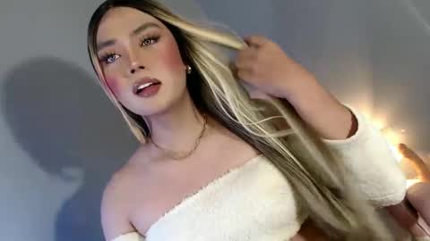 lovers moon22 online show from February 8, 2025, 11:24 pm