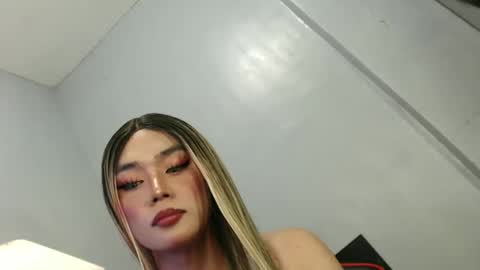 lovers moon22 online show from October 15, 2025, 1:11 pm