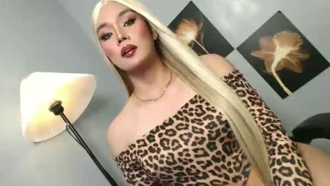 lovers moon22 online show from February 2, 2026, 2:38 pm