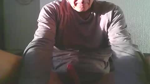 Snapshot of loves_to_cum2022 chatting on November 21, 2025, 8:46 am lovs2cum4u online show from November 21, 2025, 8:46 am