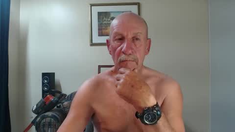 Lovesblackazz online show from May 6, 2026, 4:52 am