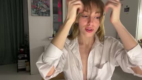 lovesstation online show from January 20, 2025, 3:28 pm