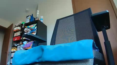 lovestrapons1 online show from May 27, 2026, 3:42 pm