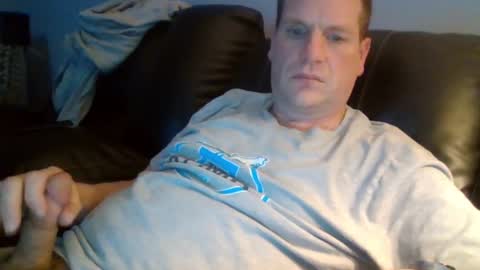 lovetocum37 online show from March 1, 2025, 5:31 am