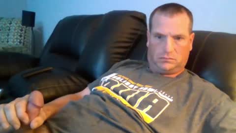 lovetocum37 online show from September 8, 2025, 3:22 pm