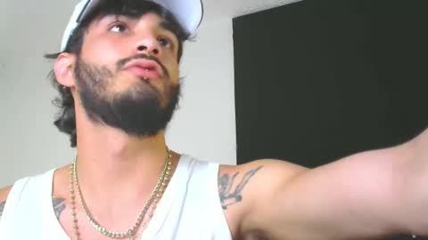 lovexjuxn77 online show from February 18, 2026, 8:05 pm