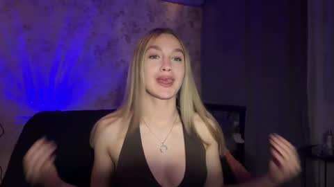 Lana online show from June 18, 2026, 7:07 pm