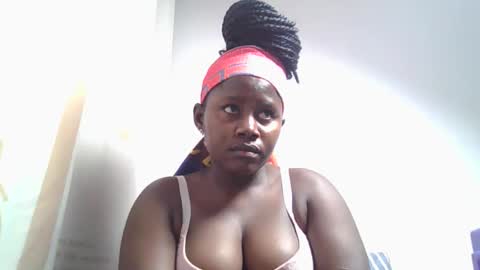 Snapshot of lovie_paula chatting on October 26, 2025, 2:12 pm lovie_paula online show from October 26, 2025, 2:12 pm