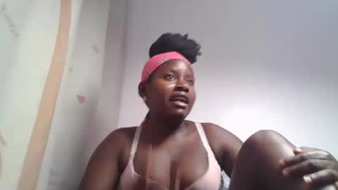 Snapshot of lovie_paula chatting on November 5, 2025, 2:11 am lovie_paula online show from November 5, 2025, 2:11 am