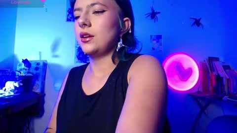 loving_alma online show from November 6, 2025, 4:13 am