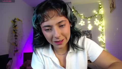 loving_alma online show from April 12, 2026, 4:06 am