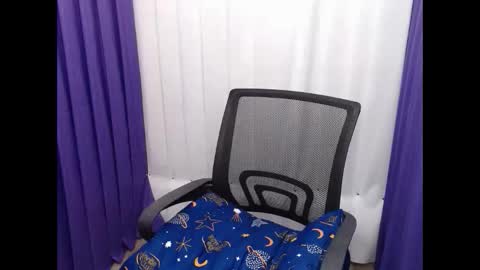 loving_apple19 online show from February 1, 2026, 11:20 am