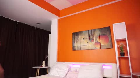 Nora online show from November 23, 2025, 4:12 am