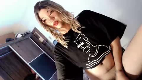 Lovingmonaru969 online show from October 11, 2025, 12:47 pm