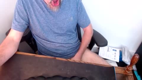 lreed090 online show from April 24, 2026, 6:43 pm