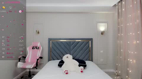 lu_mina online show from January 3, 2025, 6:44 am