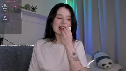 Lua online show from April 21, 2026, 8:23 pm