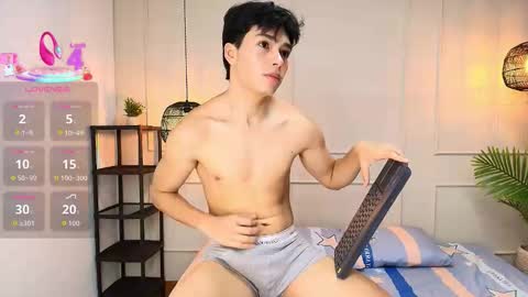 lUAN online show from October 25, 2025, 7:52 pm