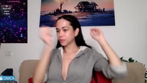 luara_ online show from November 17, 2025, 8:53 am