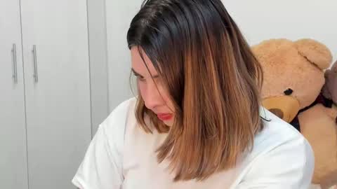 luara__01__lecat_1 online show from September 19, 2025, 1:40 am