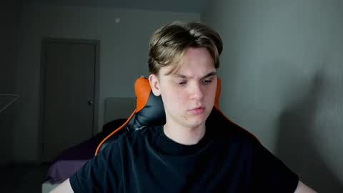 Lucas Gill online show from March 9, 2025, 2:18 am