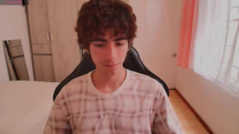lucas_xo online show from September 17, 2025, 8:21 pm