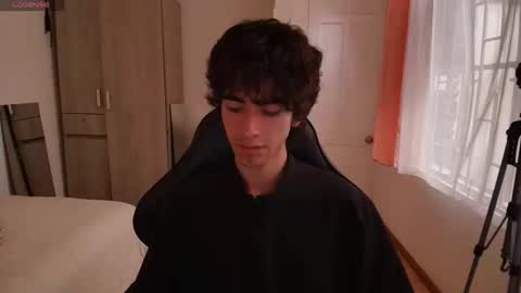 lucas_xo online show from September 18, 2025, 9:50 pm