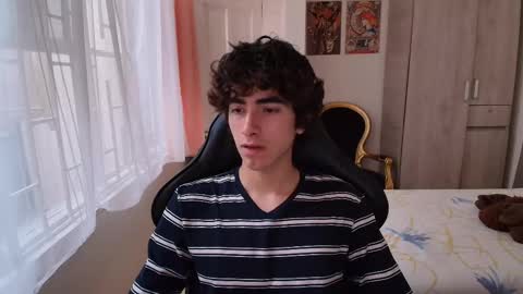 lucas_xo online show from October 21, 2025, 9:04 pm