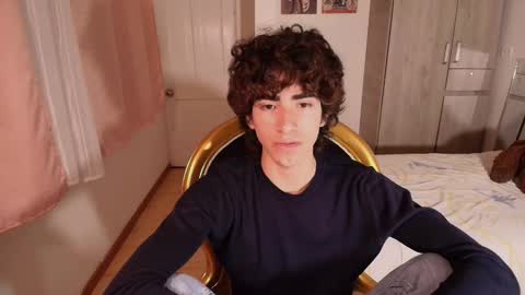 lucas_xo online show from November 6, 2025, 7:20 am