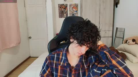 lucas_xo online show from April 21, 2026, 6:09 am