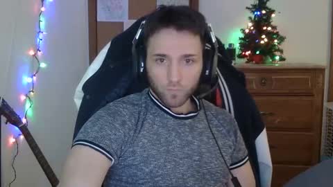 lucasbacon13 online show from December 13, 2024, 1:01 pm