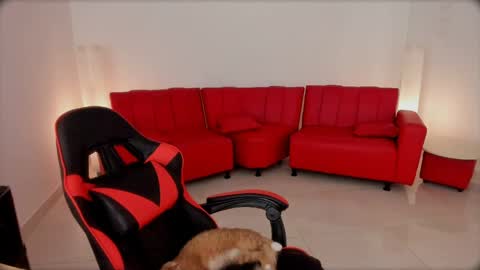 Snapshot of lucia_amores chatting on June 4, 2026, 10:27 pm Luci online show from June 4, 2026, 10:27 pm