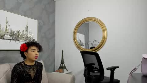 Snapshot of lucia_janne chatting on November 10, 2025, 8:30 pm Lucla online show from November 10, 2025, 8:30 pm