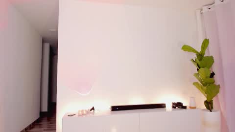 Lucia online show from October 13, 2025, 6:08 pm