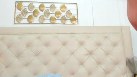 lucia_lorenz online show from April 20, 2026, 11:24 am