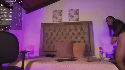 Lucia online show from November 24, 2025, 10:42 pm