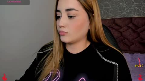 lucia star  online show from January 13, 2025, 9:09 pm