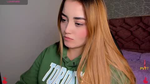 lucia star  online show from January 23, 2025, 8:02 pm