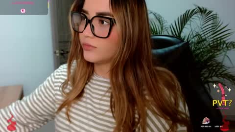 lucia star  online show from April 21, 2026, 10:01 pm