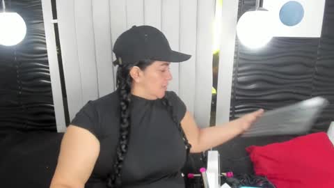 Lucia Vonne online show from February 19, 2025, 11:49 am