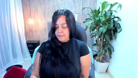 Lucia Vonne online show from September 23, 2025, 8:45 pm