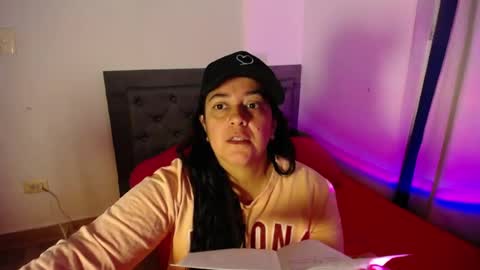 Lucia Vonne online show from April 22, 2026, 1:52 am