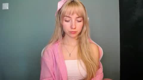 Snapshot of luciacam20 chatting on April 25, 2026, 12:08 pm Lucy online show from April 25, 2026, 12:08 pm