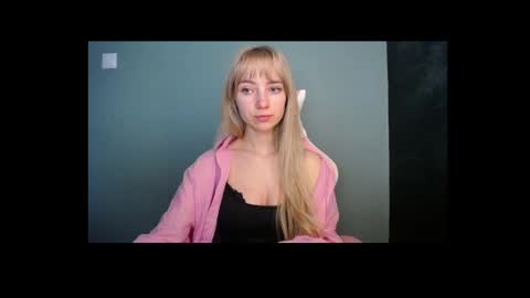 Snapshot of luciacam20 chatting on April 27, 2026, 6:44 am Lucy online show from April 27, 2026, 6:44 am
