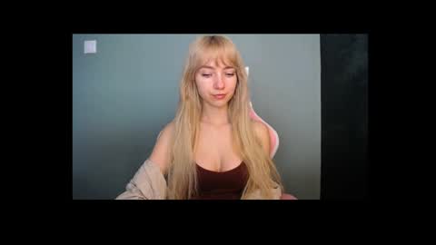 Snapshot of luciacam20 chatting on April 28, 2026, 7:02 am Lucy online show from April 28, 2026, 7:02 am